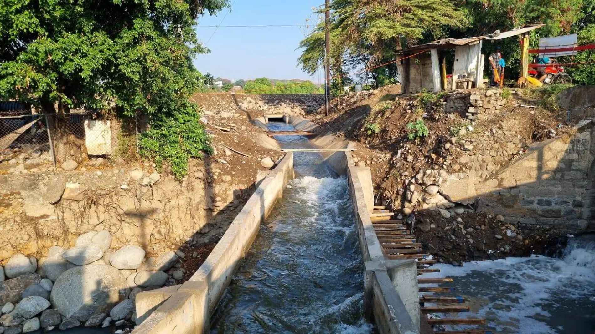 canal de riego